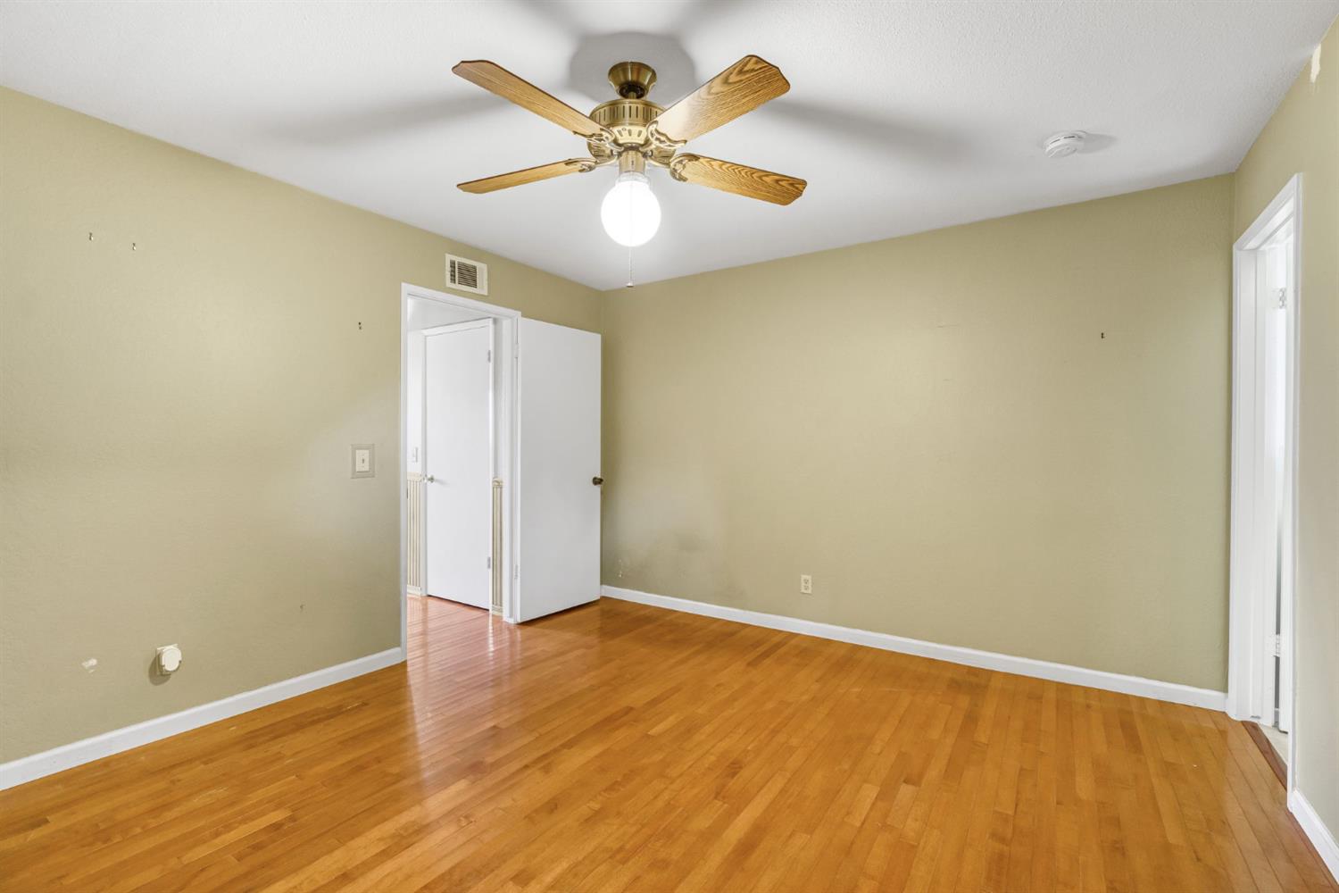 1606 Barstow Ave, Clovis, CA 93611