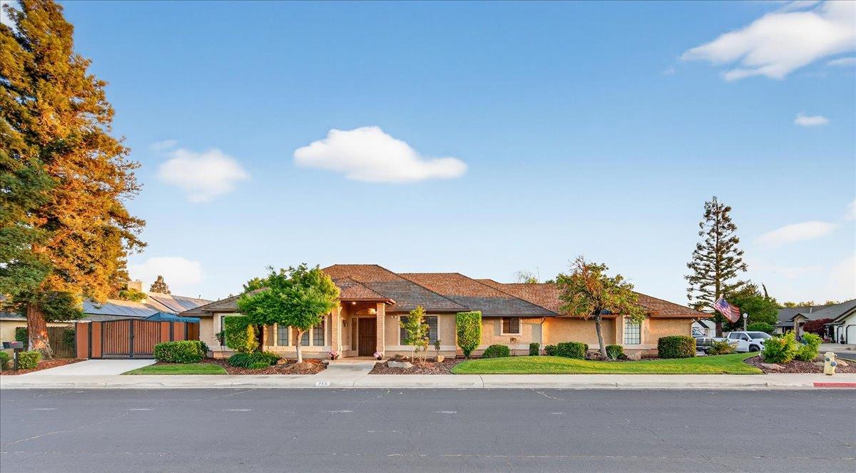 288 W Paul Ave, Clovis, CA 93612
