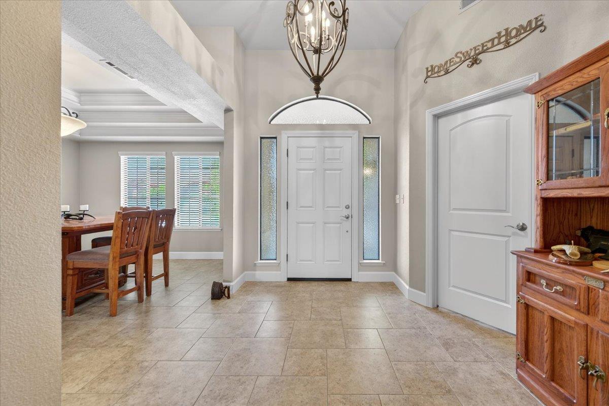 288 W Paul Ave, Clovis, CA 93612