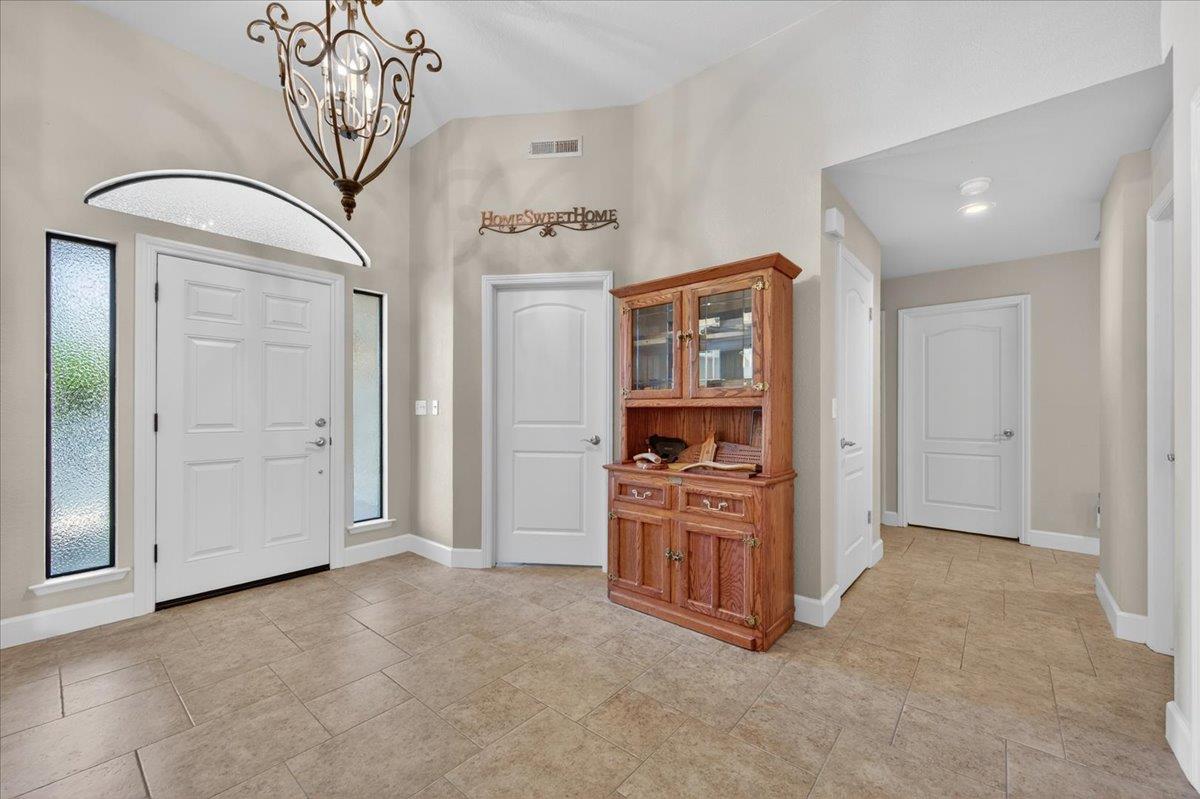 288 W Paul Ave, Clovis, CA 93612