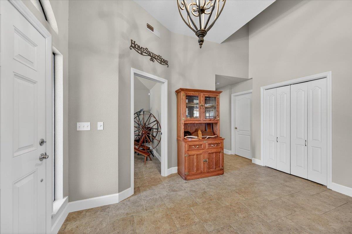 288 W Paul Ave, Clovis, CA 93612