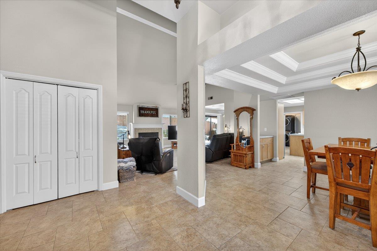 288 W Paul Ave, Clovis, CA 93612