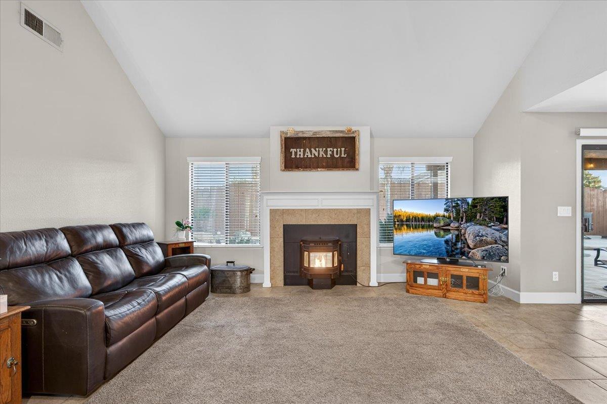 288 W Paul Ave, Clovis, CA 93612