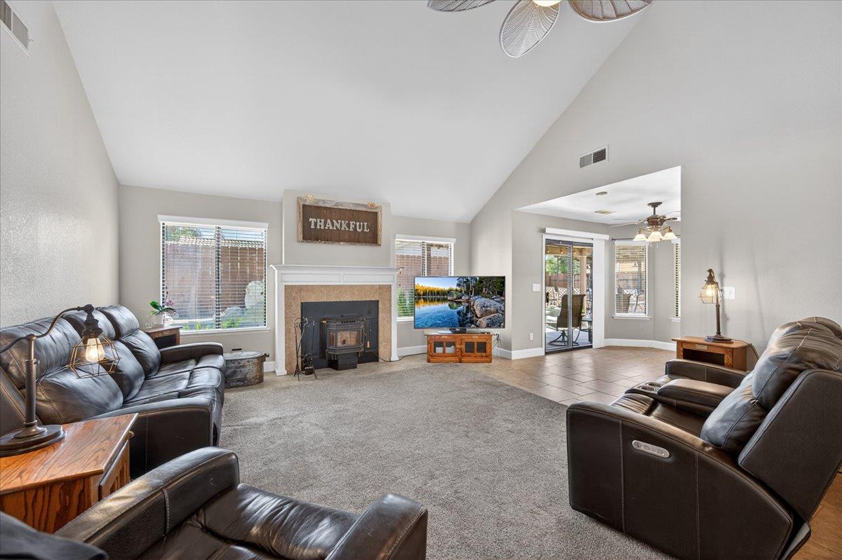 288 W Paul Ave, Clovis, CA 93612