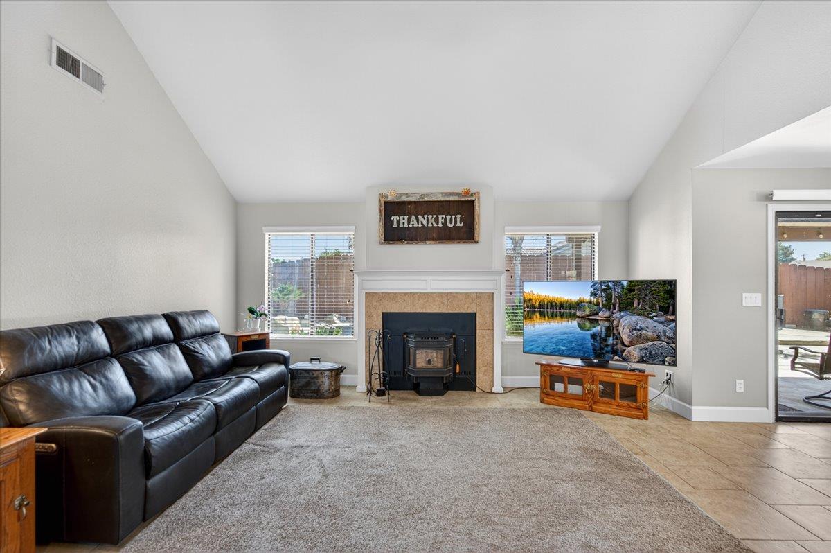 288 W Paul Ave, Clovis, CA 93612