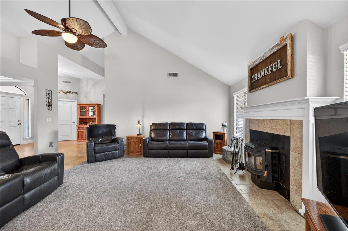 288 W Paul Ave, Clovis, CA 93612