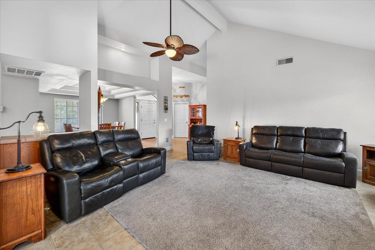 288 W Paul Ave, Clovis, CA 93612