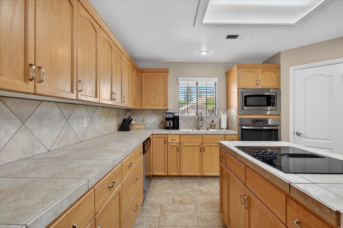 288 W Paul Ave, Clovis, CA 93612