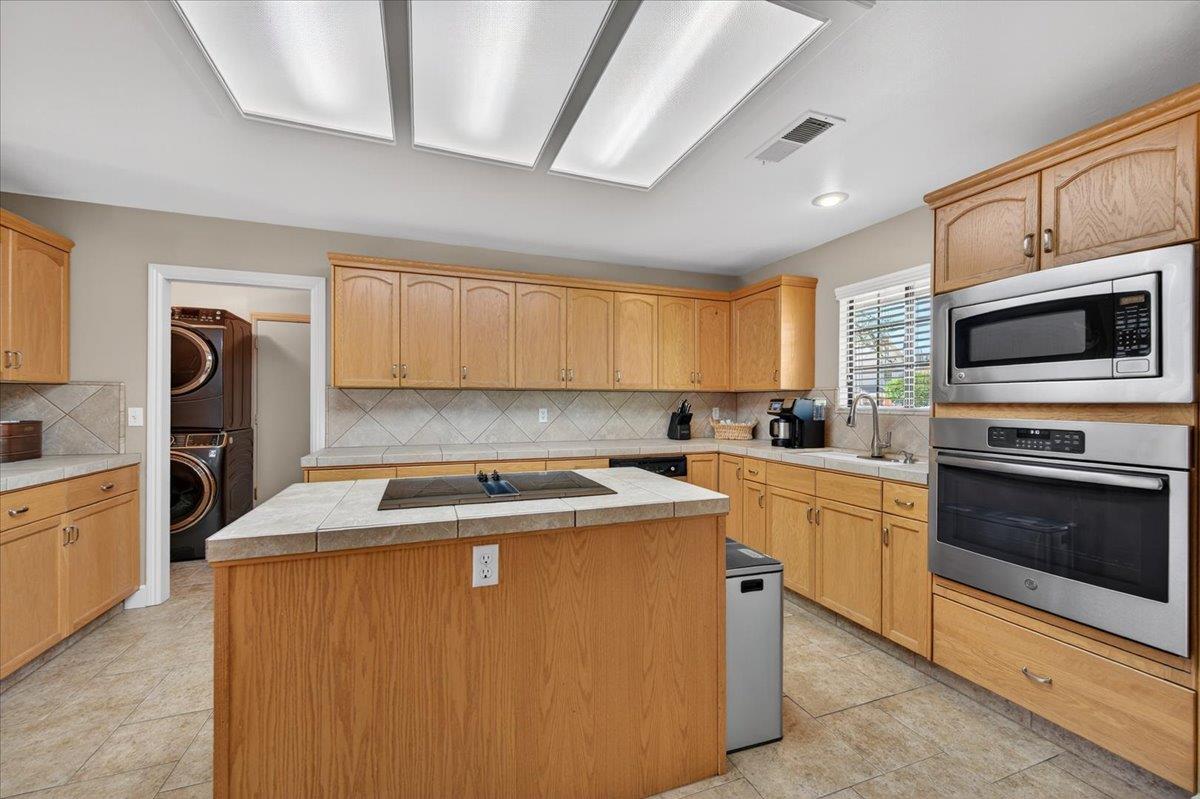 288 W Paul Ave, Clovis, CA 93612