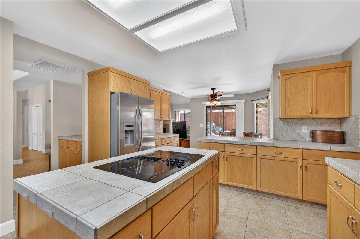 288 W Paul Ave, Clovis, CA 93612