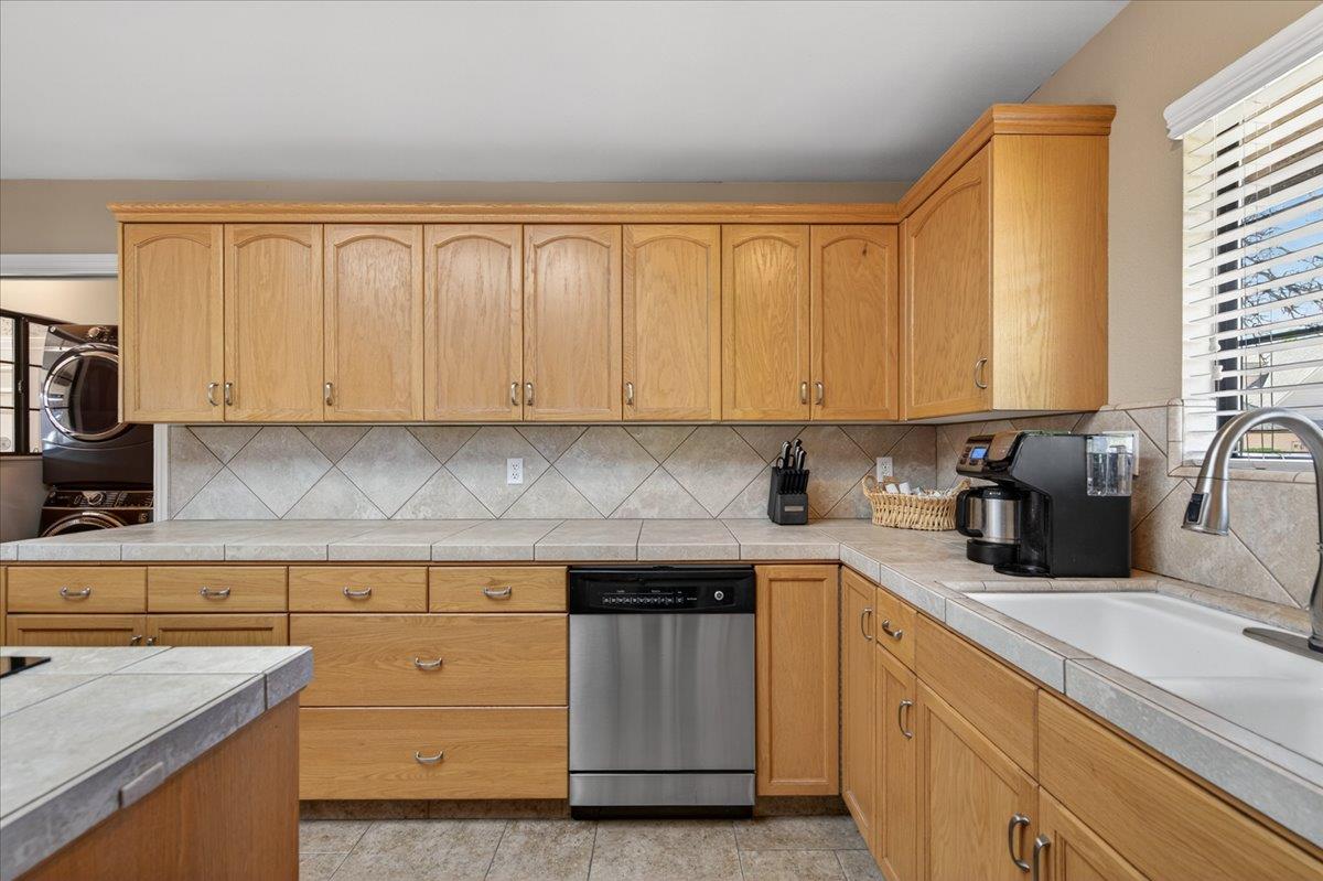 288 W Paul Ave, Clovis, CA 93612