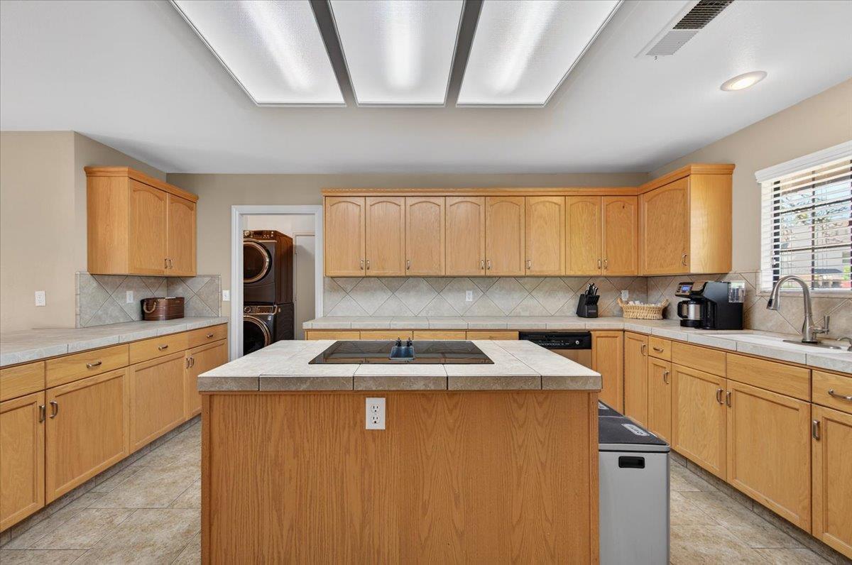 288 W Paul Ave, Clovis, CA 93612