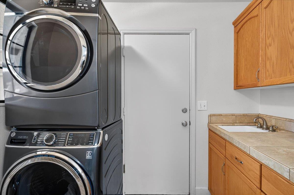 288 W Paul Ave, Clovis, CA 93612