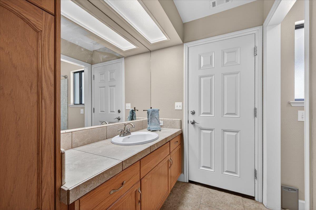 288 W Paul Ave, Clovis, CA 93612