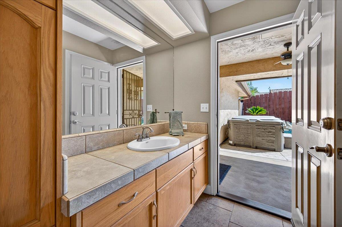 288 W Paul Ave, Clovis, CA 93612