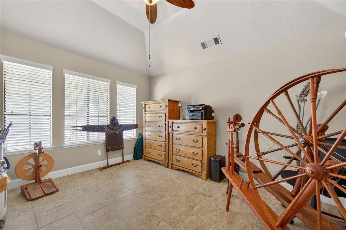 288 W Paul Ave, Clovis, CA 93612