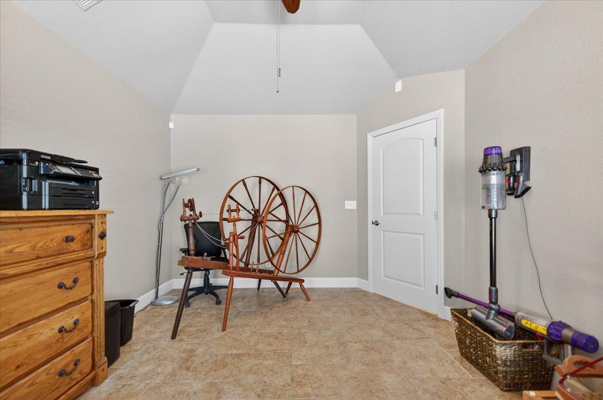 288 W Paul Ave, Clovis, CA 93612