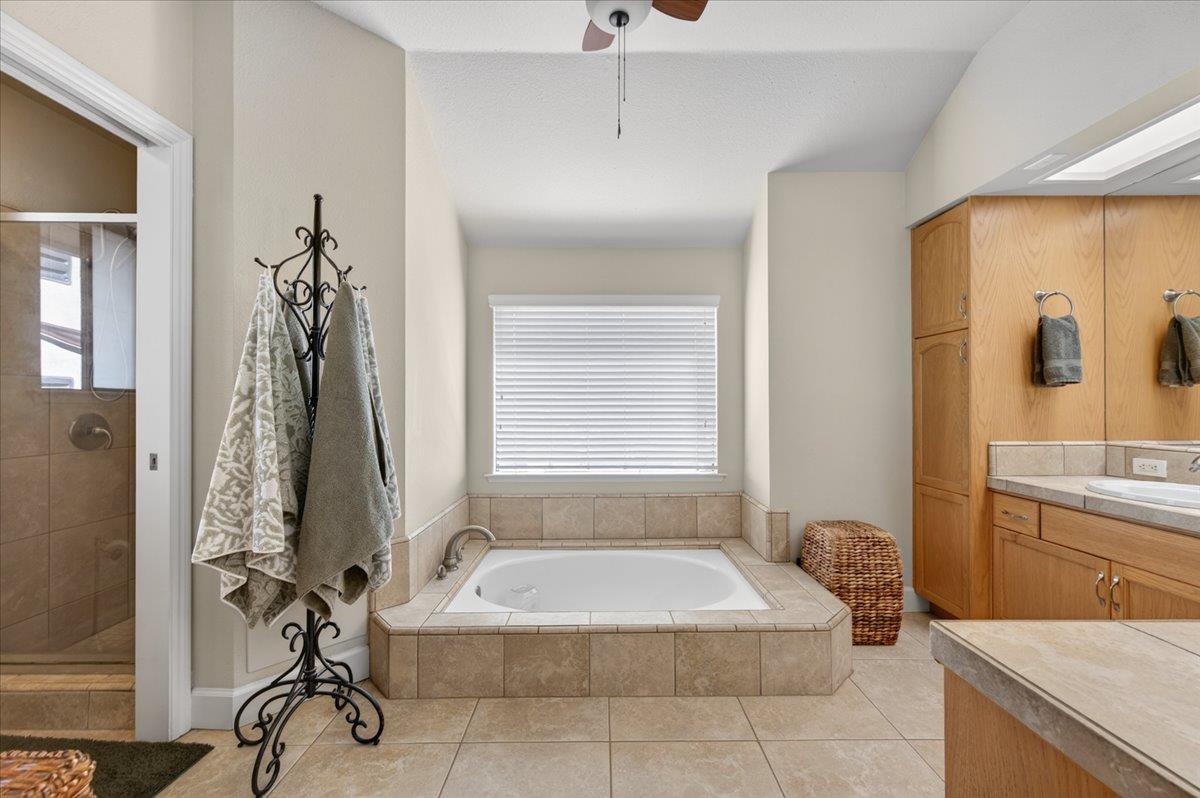 288 W Paul Ave, Clovis, CA 93612