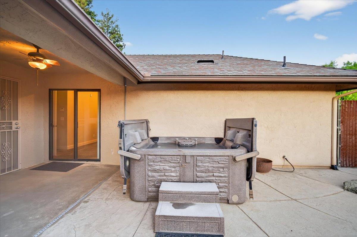 288 W Paul Ave, Clovis, CA 93612