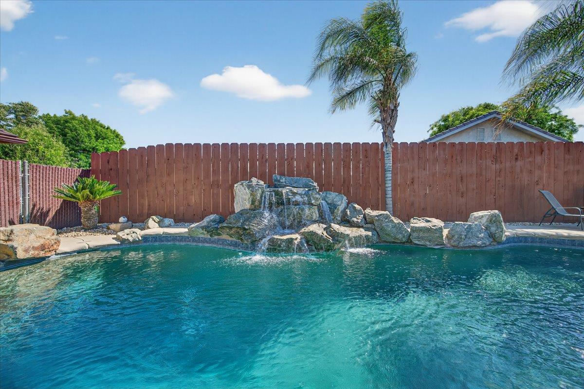 288 W Paul Ave, Clovis, CA 93612