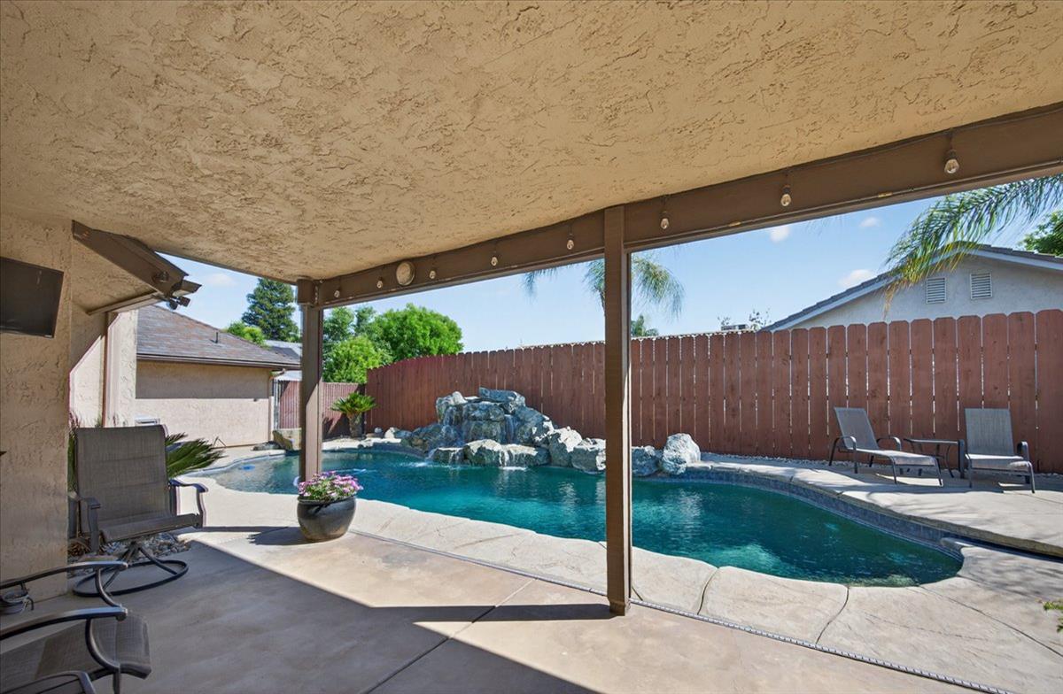 288 W Paul Ave, Clovis, CA 93612