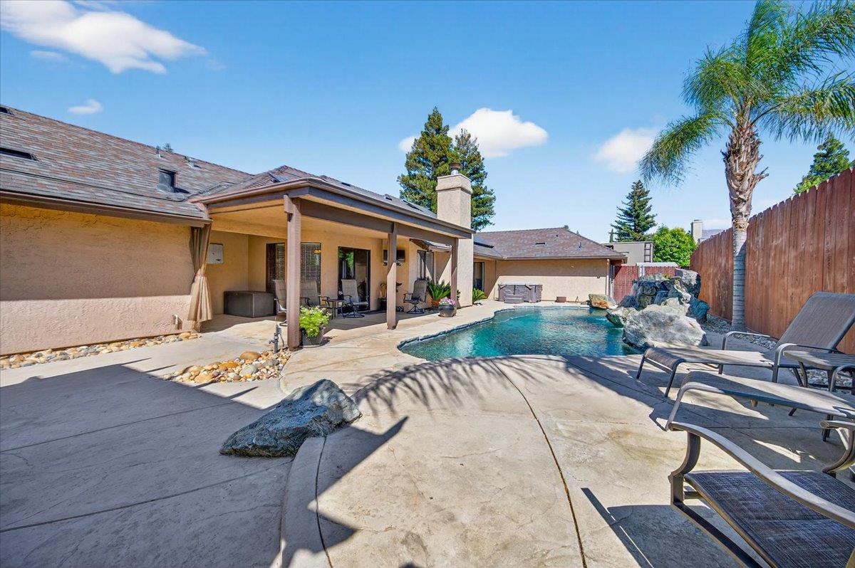 288 W Paul Ave, Clovis, CA 93612