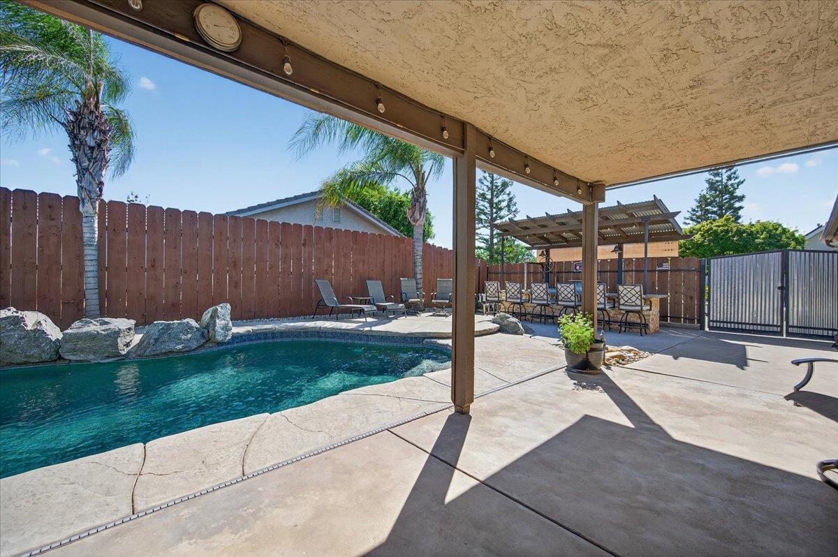 288 W Paul Ave, Clovis, CA 93612