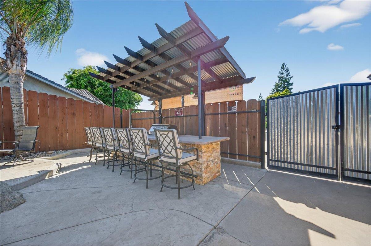 288 W Paul Ave, Clovis, CA 93612