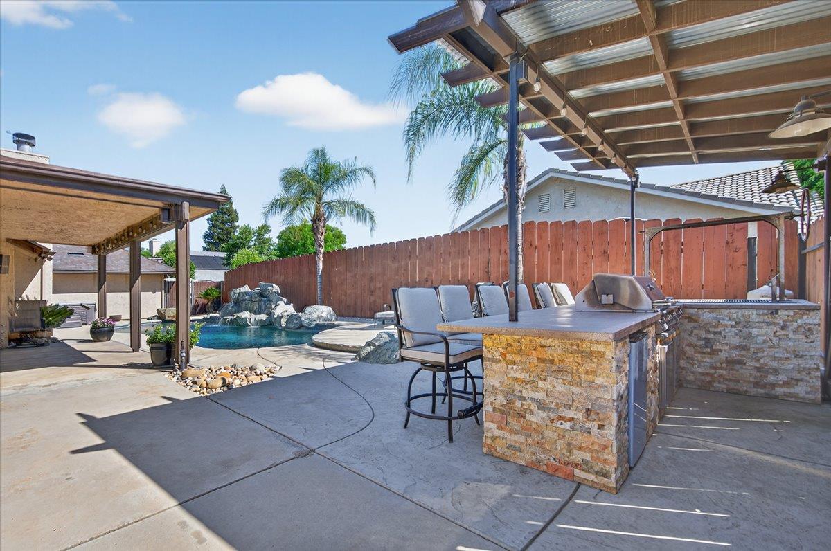 288 W Paul Ave, Clovis, CA 93612