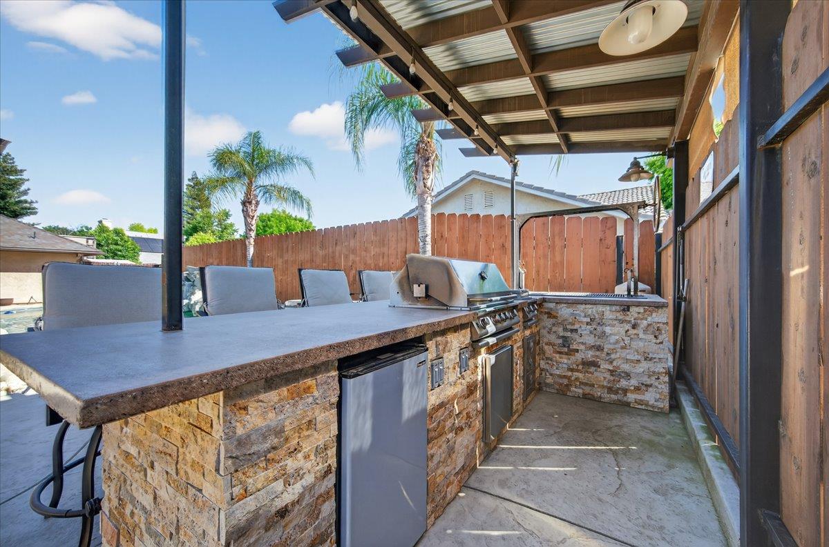 288 W Paul Ave, Clovis, CA 93612