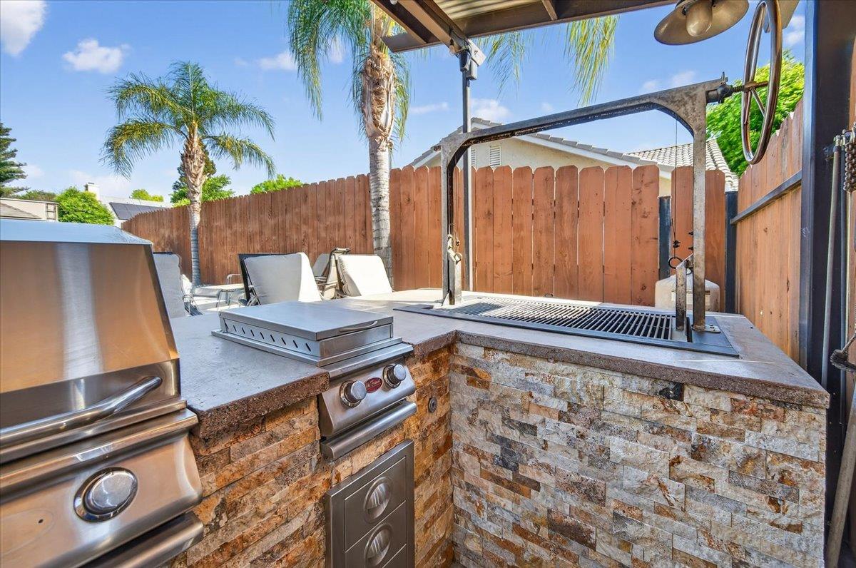 288 W Paul Ave, Clovis, CA 93612