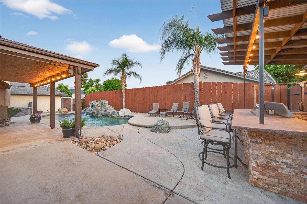 288 W Paul Ave, Clovis, CA 93612