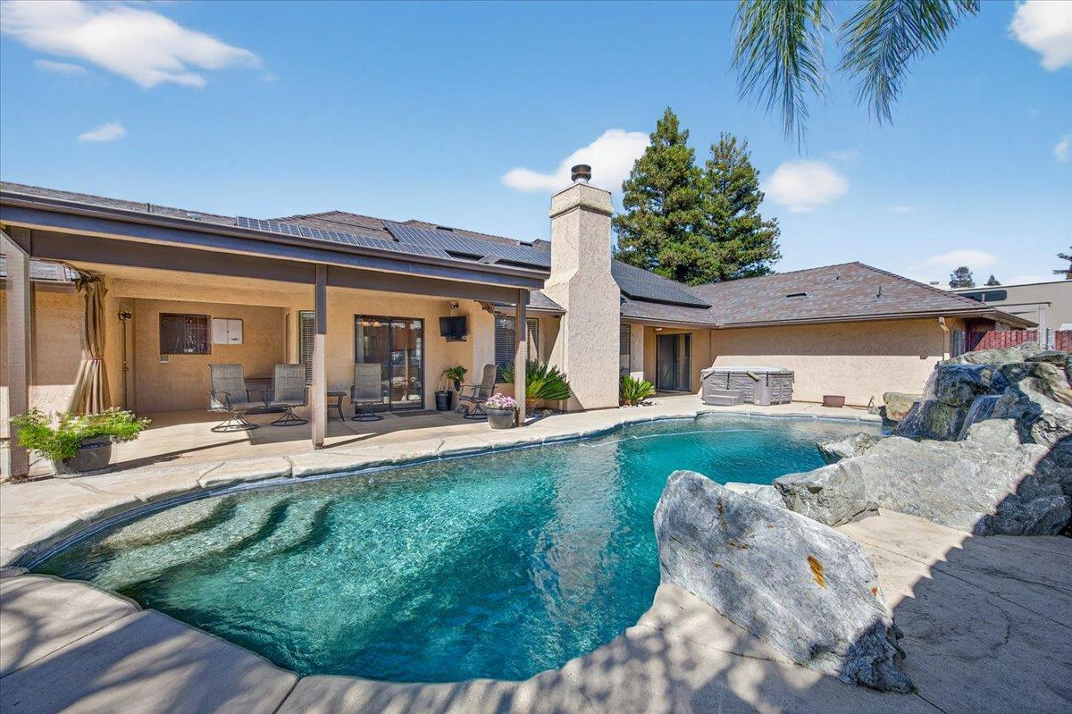 288 W Paul Ave, Clovis, CA 93612