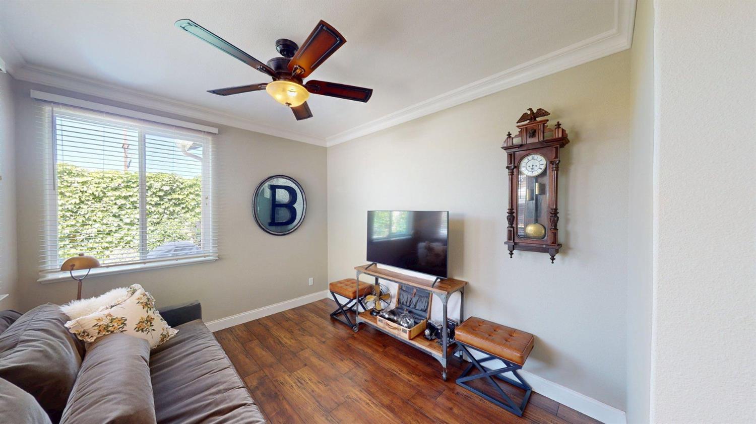 4207 Serena Ln, Clovis, CA 93619