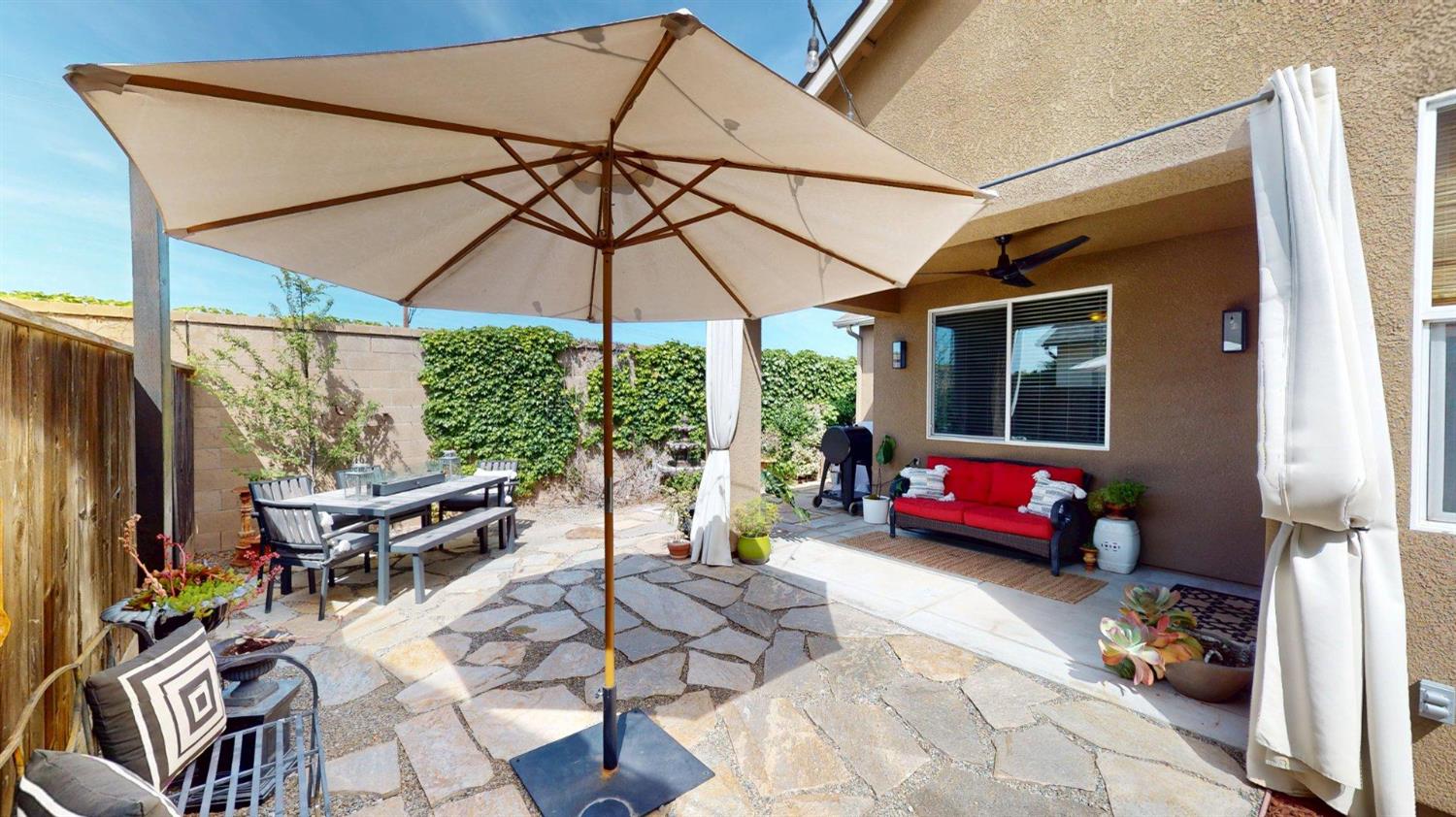 4207 Serena Ln, Clovis, CA 93619