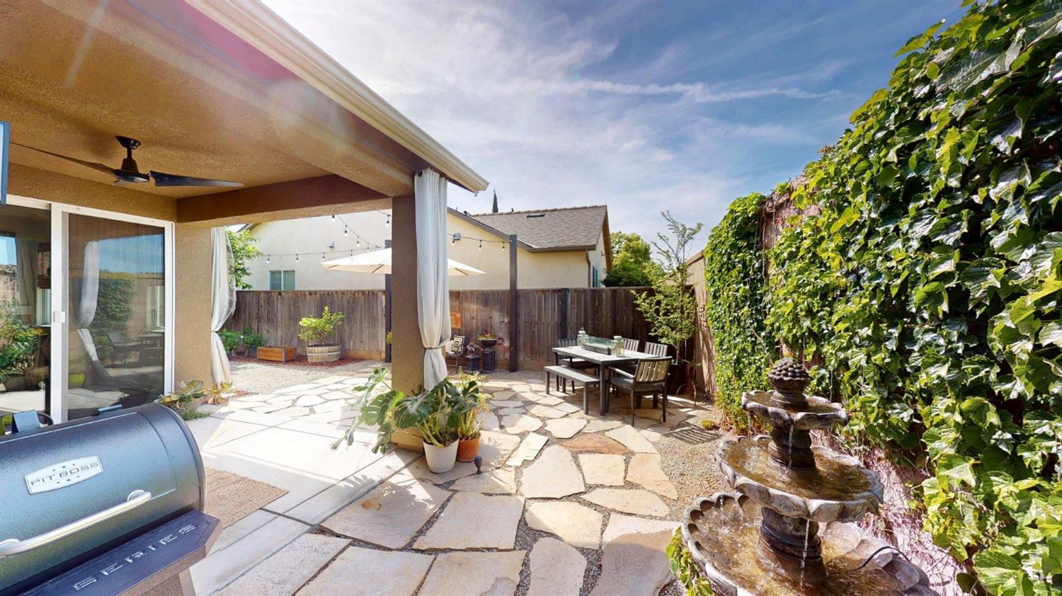 4207 Serena Ln, Clovis, CA 93619