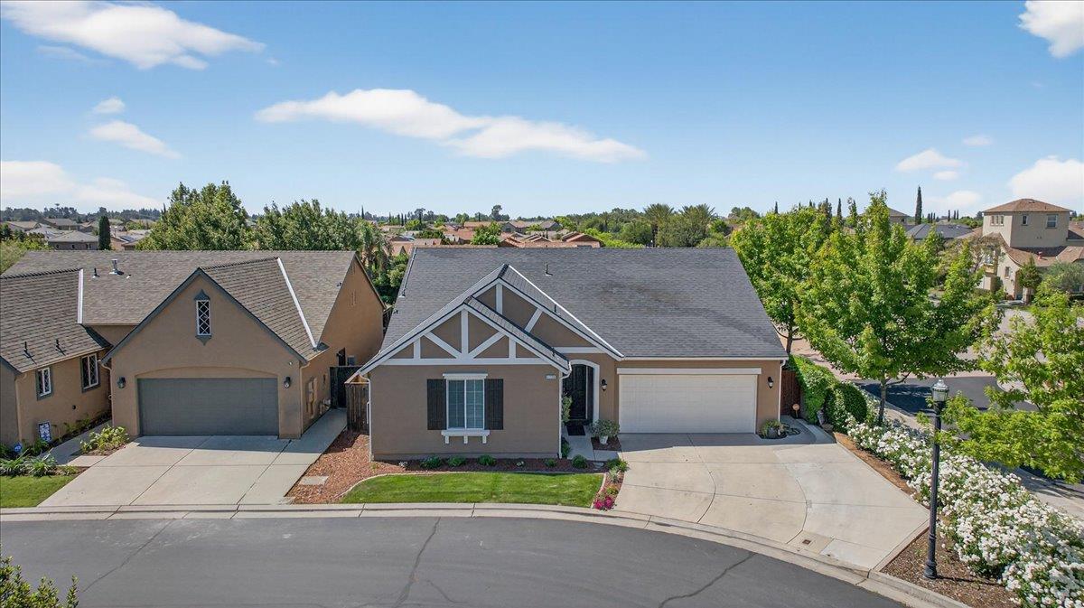 1776 N McPherson Ln, Clovis, CA 93619