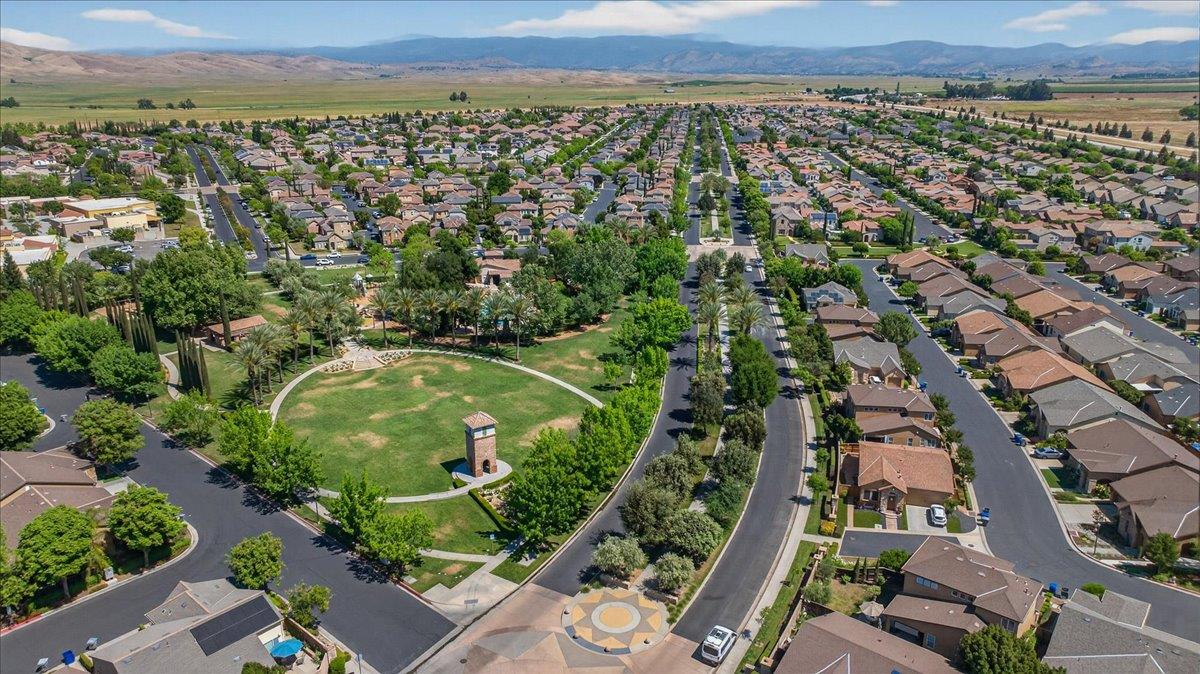 1776 N McPherson Ln, Clovis, CA 93619