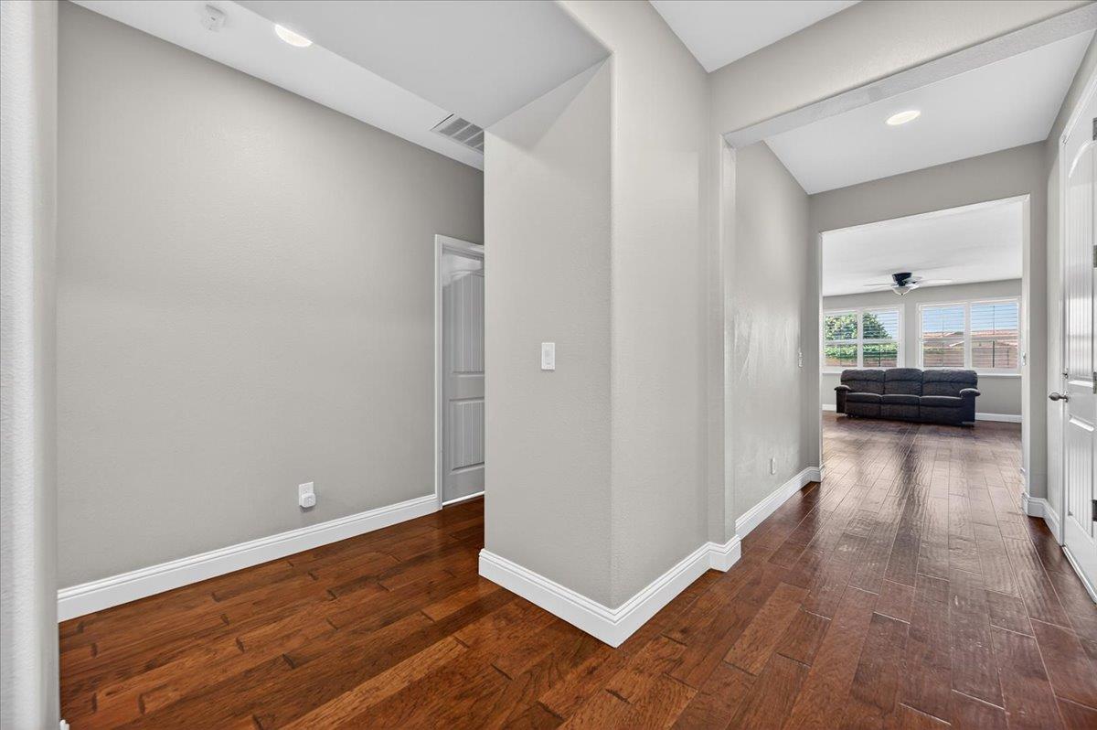 1776 N McPherson Ln, Clovis, CA 93619