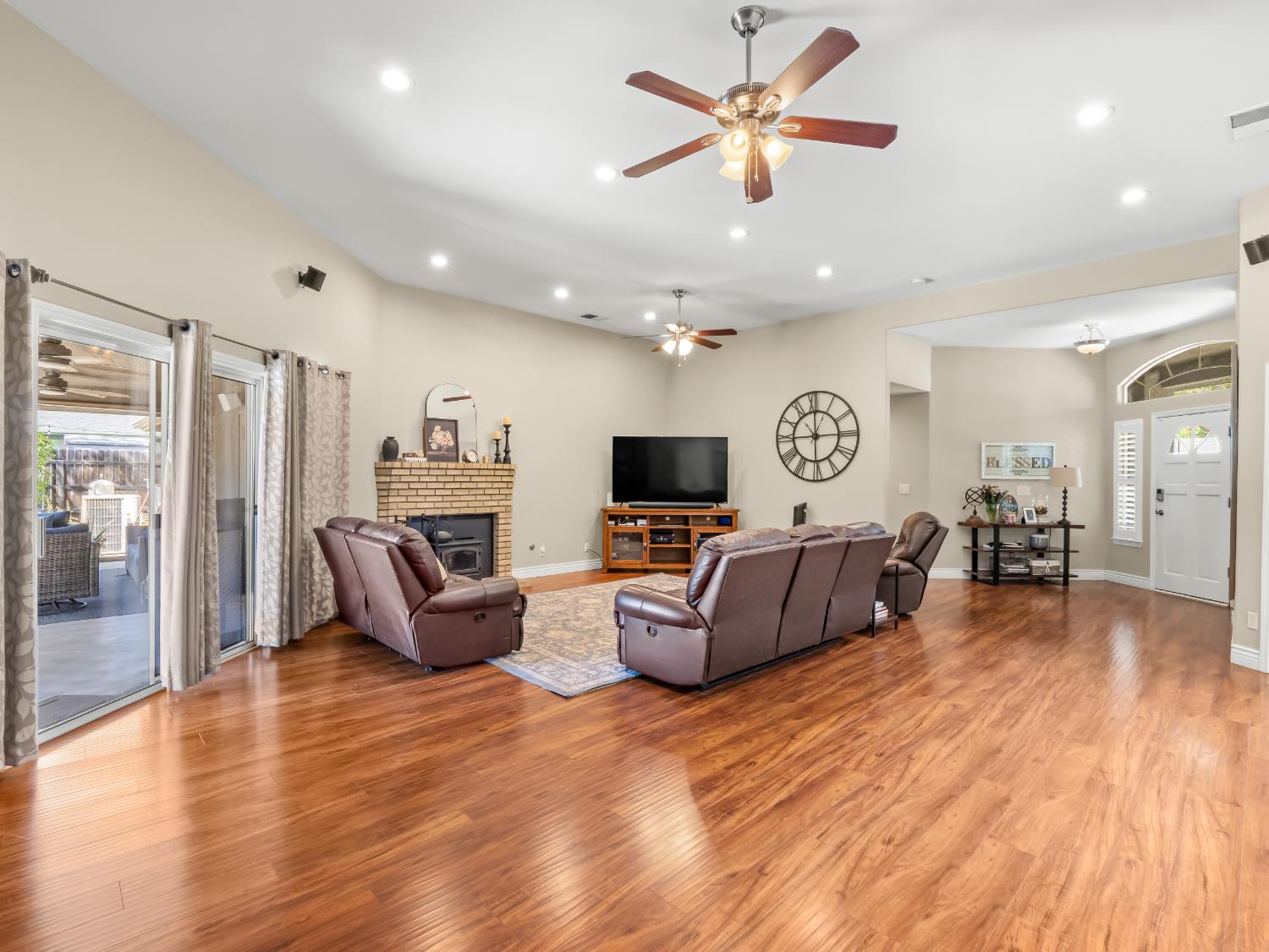 2690 Joshua Ave, Clovis, CA 93611