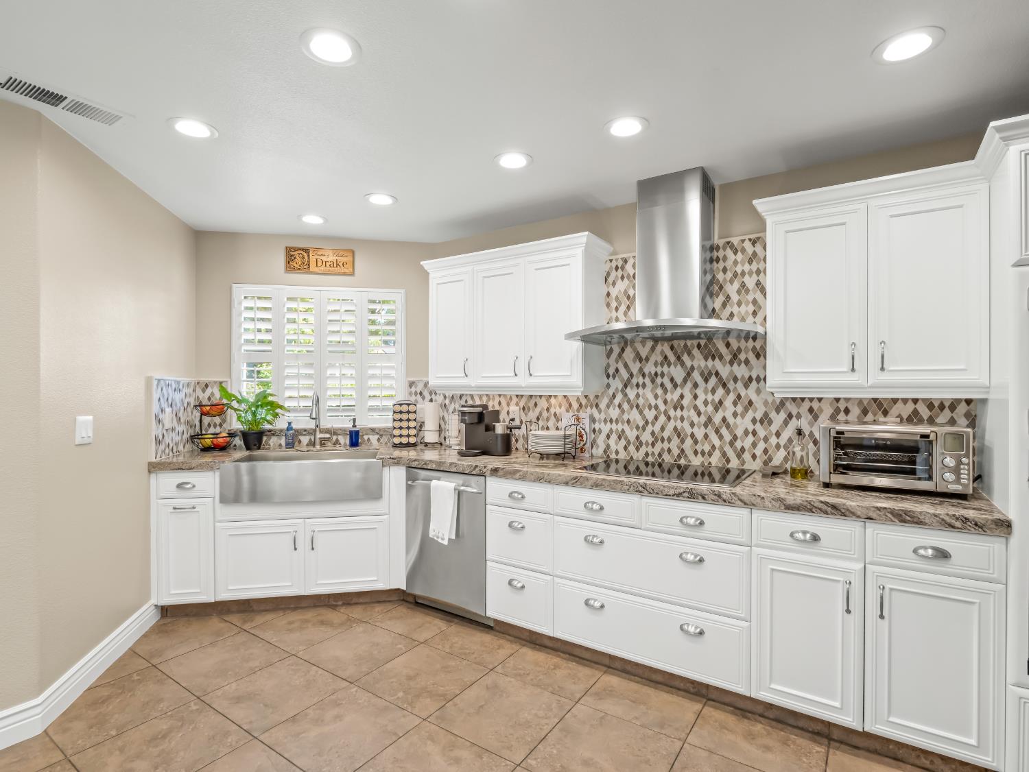 2690 Joshua Ave, Clovis, CA 93611