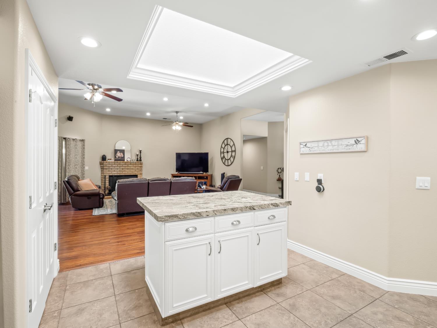 2690 Joshua Ave, Clovis, CA 93611