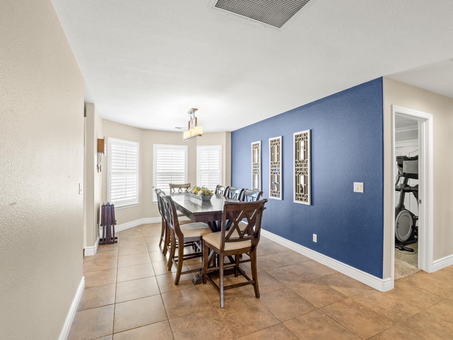 2690 Joshua Ave, Clovis, CA 93611