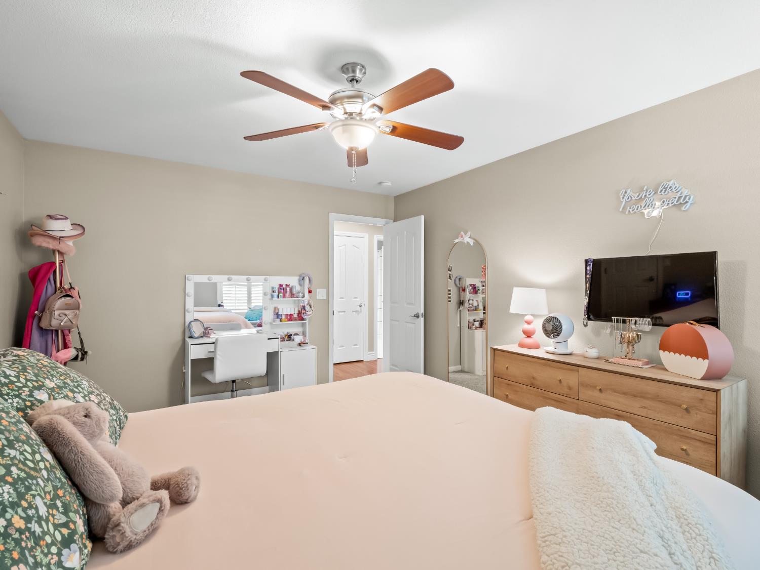 2690 Joshua Ave, Clovis, CA 93611