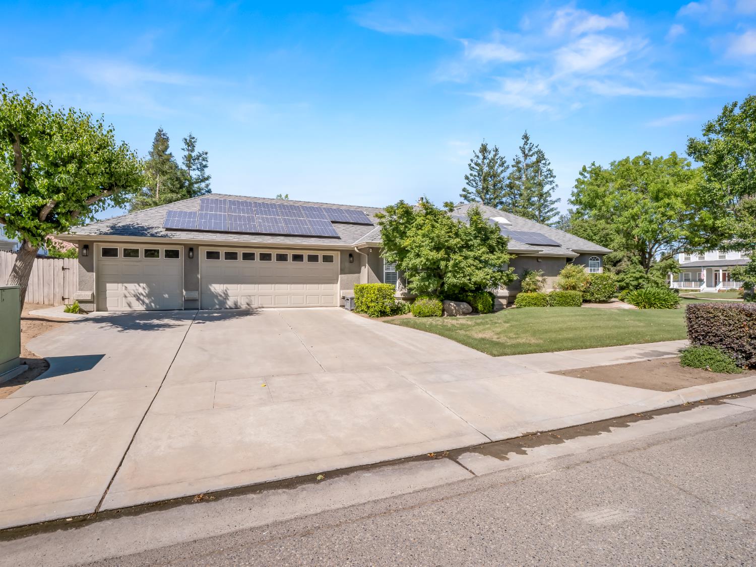 2690 Joshua Ave, Clovis, CA 93611