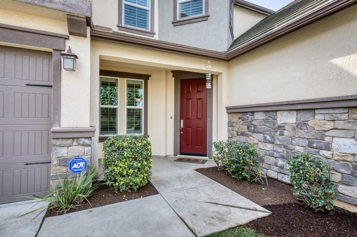 1813 N Paddington Ln, Clovis, CA 93619