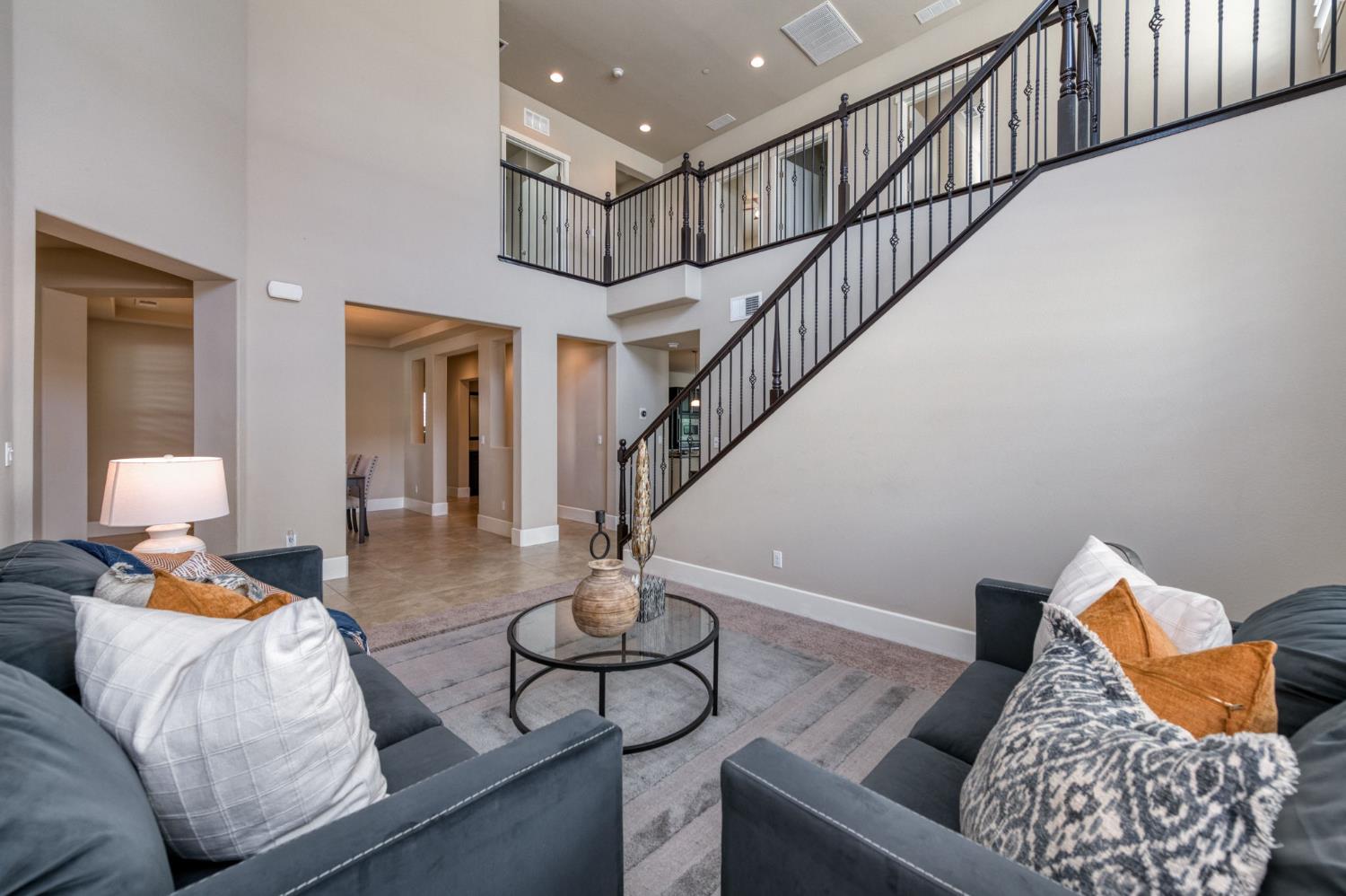 1813 N Paddington Ln, Clovis, CA 93619