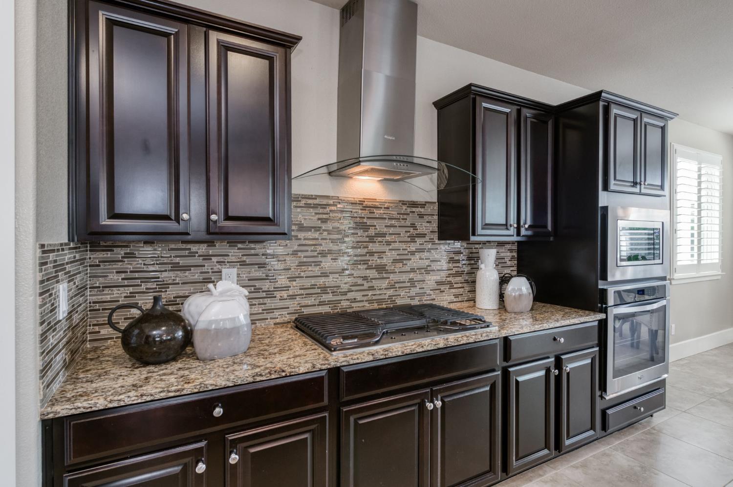 1813 N Paddington Ln, Clovis, CA 93619