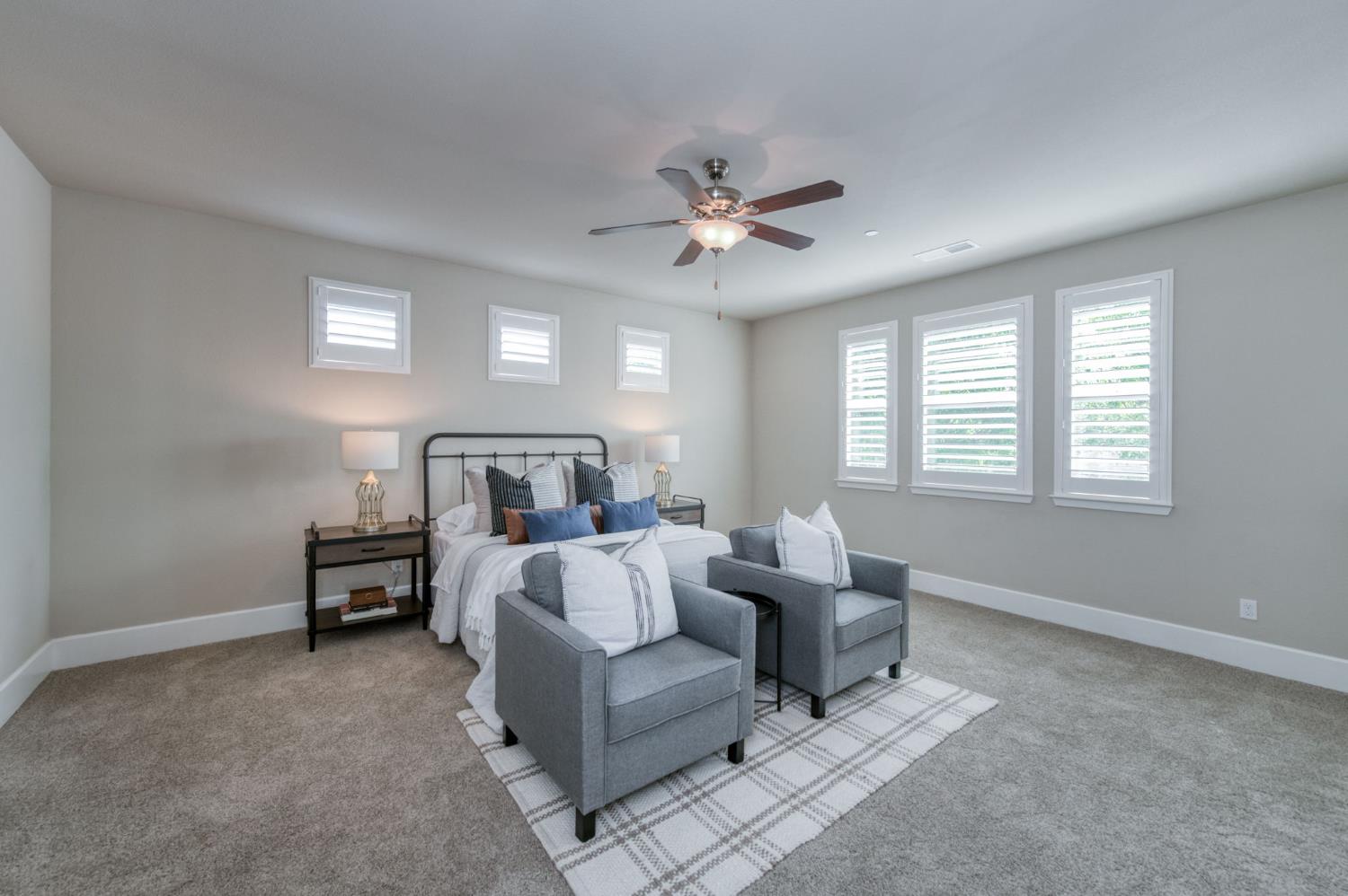 1813 N Paddington Ln, Clovis, CA 93619