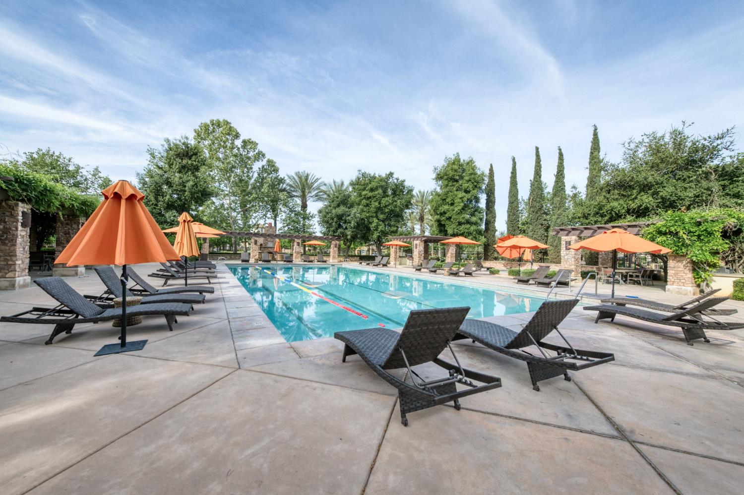 1813 N Paddington Ln, Clovis, CA 93619